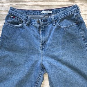 Vintage Tommy Hilfiger denim jeans light wash. Size 10 good condition.